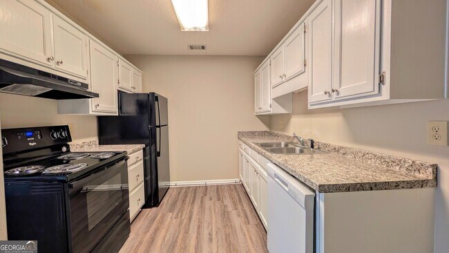 Building Photo - 2235 Old Hamilton Pl