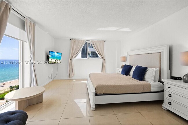 Building Photo - 4001 S Ocean Dr