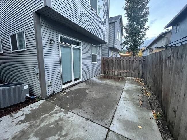 Building Photo - 13556 SE Steele St