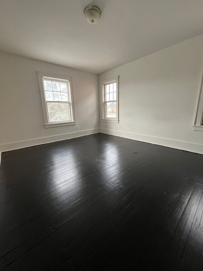 Building Photo - Three Bedroom House w Detached Garage