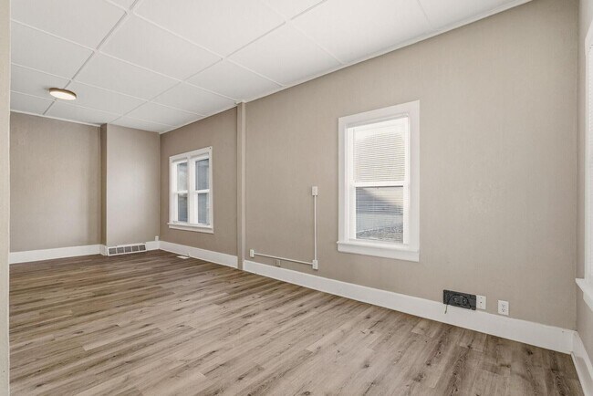 Building Photo - Beautiful, Remodeled Onalaska HOME for Rent!