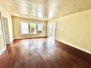 Building Photo - 1658 W Main St