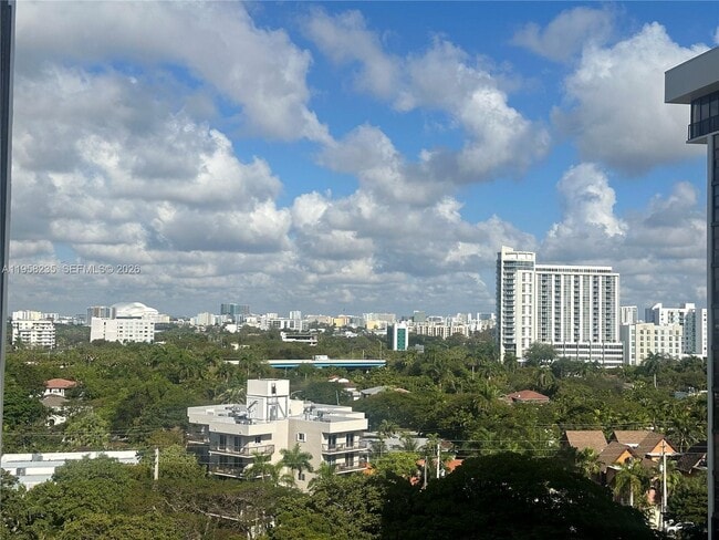 Building Photo - 1925 Brickell Ave