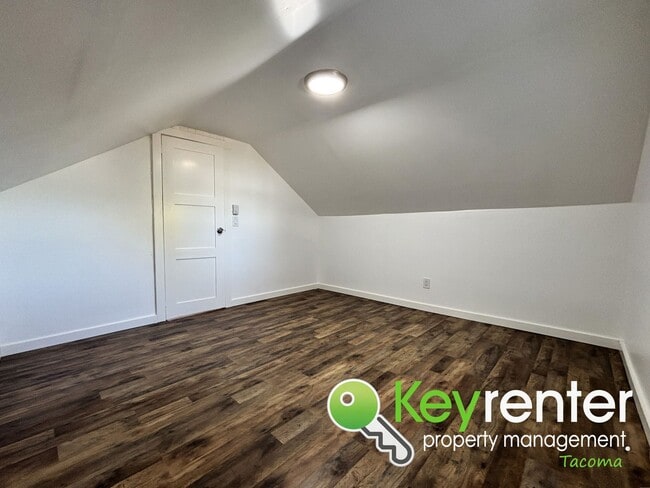 Building Photo - Updated 3-Bedroom Home for Rent in Central...