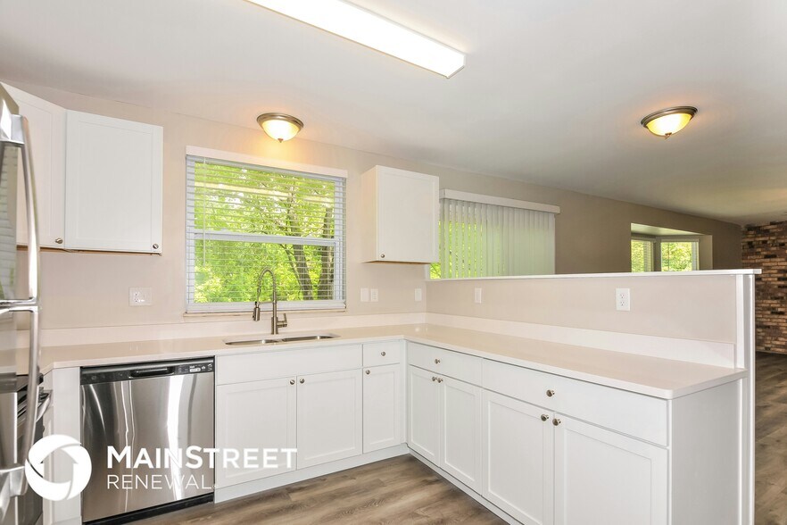 Building Photo - 12720 Coachlight Square Dr