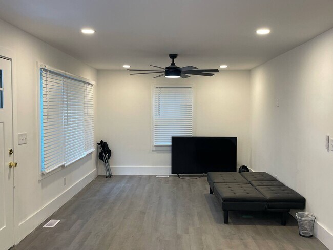 Building Photo - 608 Crawford Rd