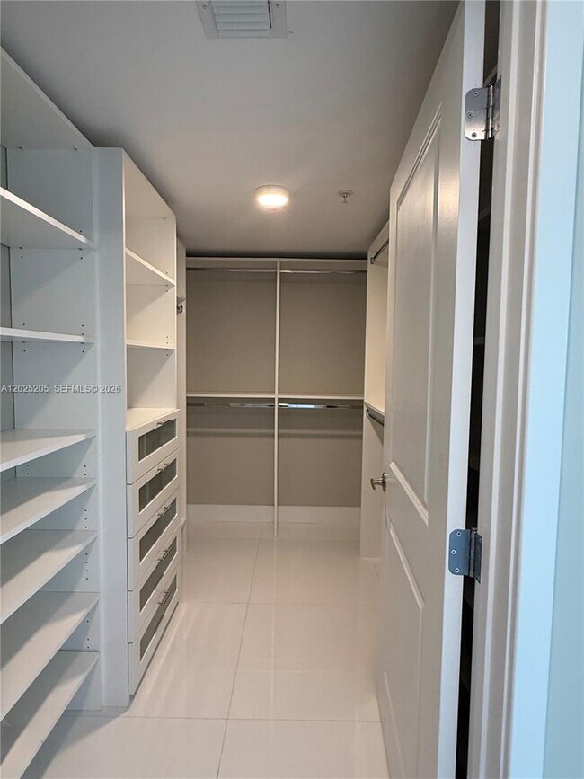 Building Photo - 400 Sunny Isles Blvd