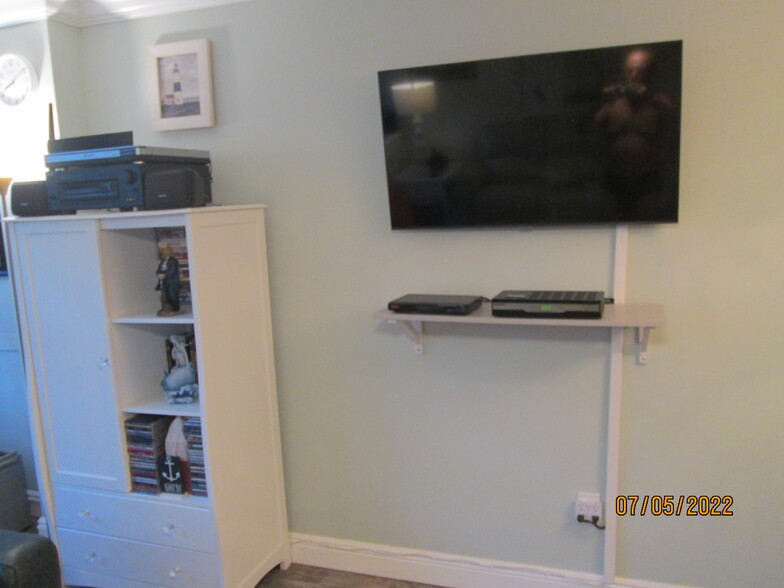 Smart TV with DVD Player - 2020 N Atlantic Ave