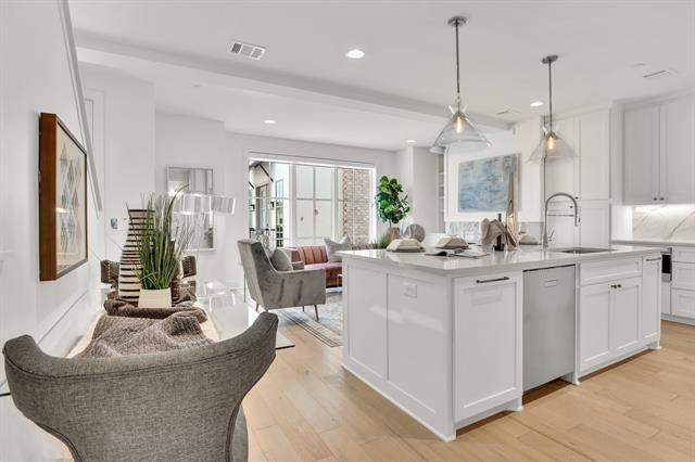 Building Photo - 4116 University Blvd