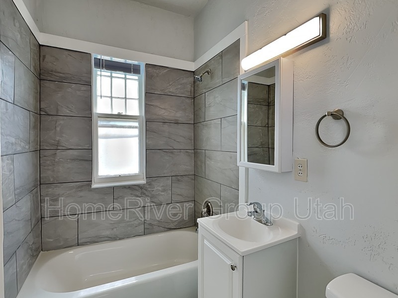 Building Photo - 1277 E 100 S
