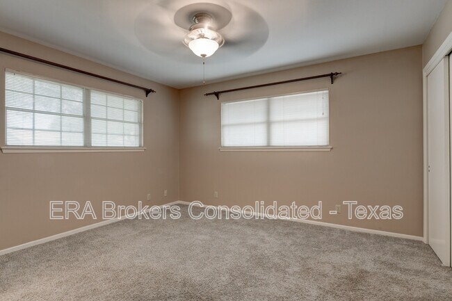 Building Photo - 3214 Leyte St