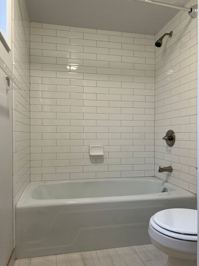 Building Photo - Houk Duplex