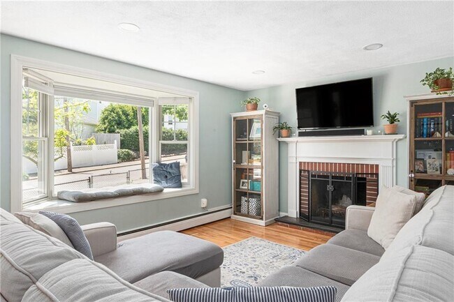 Building Photo - 147 Lyman St