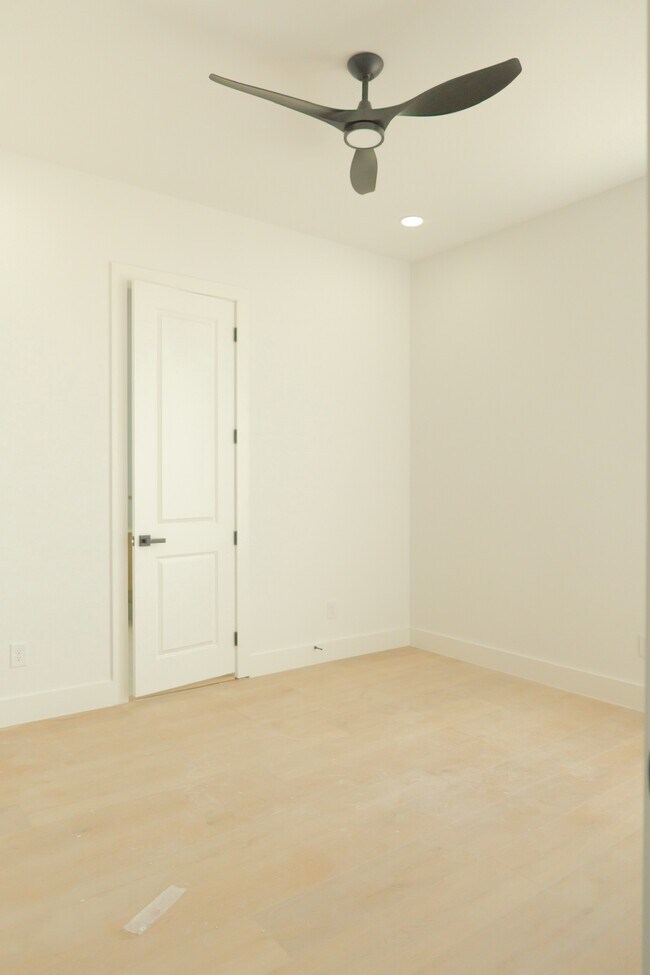 Building Photo - 4200 Munger Ave