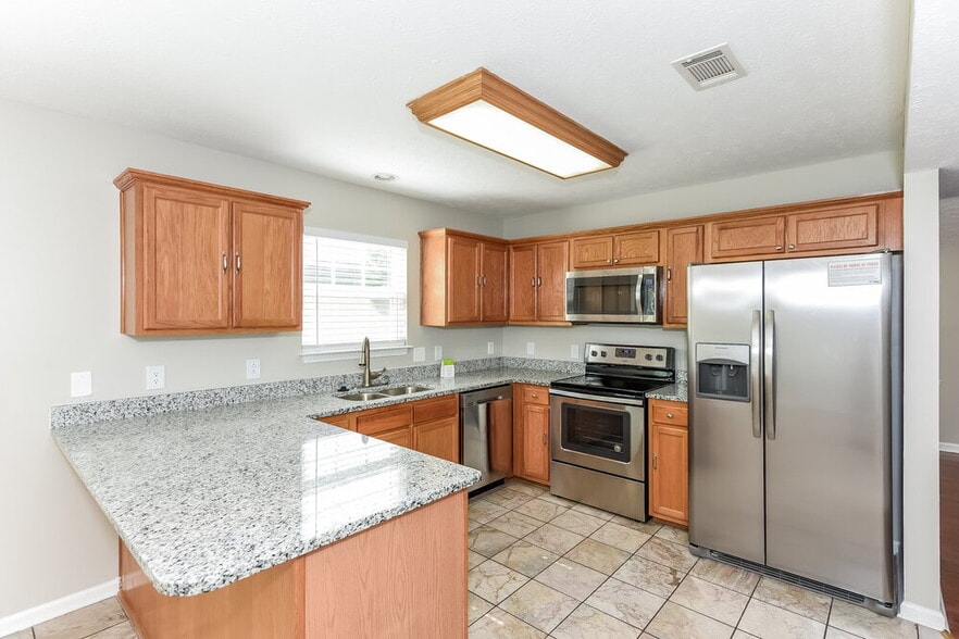 Building Photo - 1910 Lawndale Dr