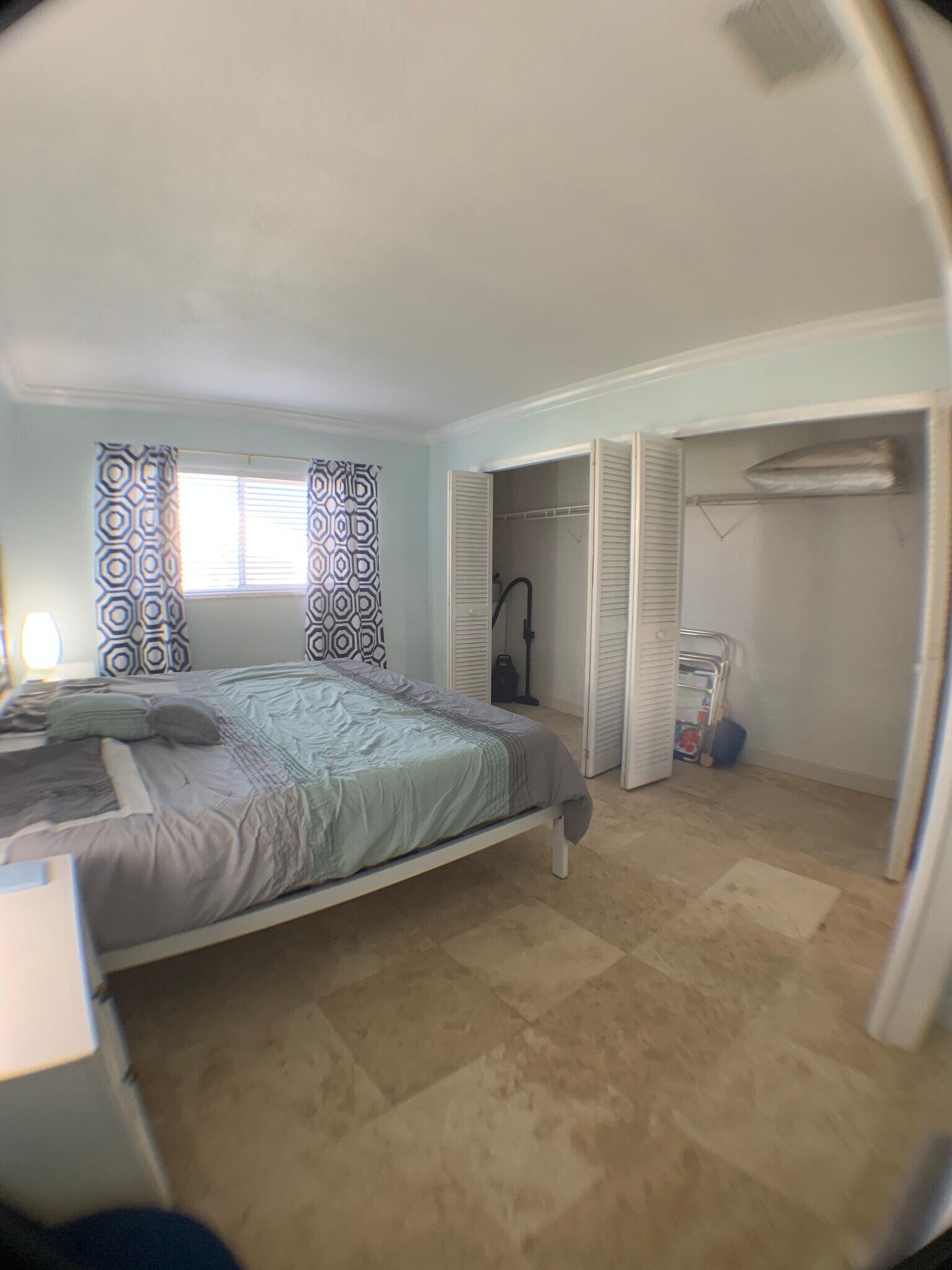 Building Photo - 3215 NE 15th St