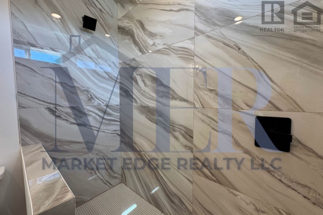 Building Photo - 165 Sugarloaf St