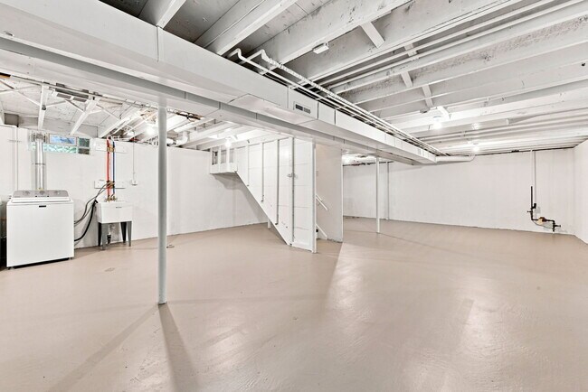 Building Photo - 22529 Tuscany Ave