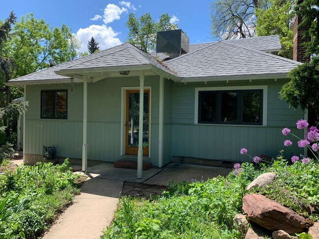 Building Photo - Amazing 2BD/2BA Chautauqua Home!