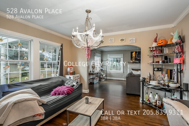 Building Photo - 528 Avalon Pl