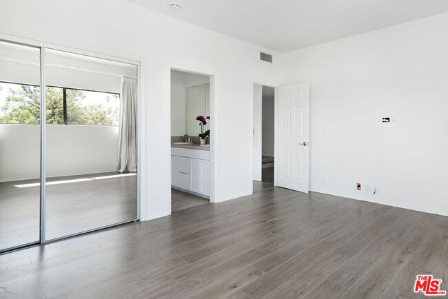 Building Photo - 817 10th St