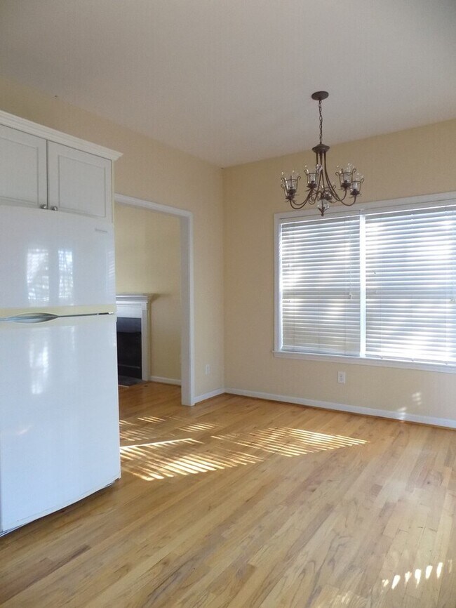 Building Photo - Earlewood-Offering Self Guided Tour with RENTLY!