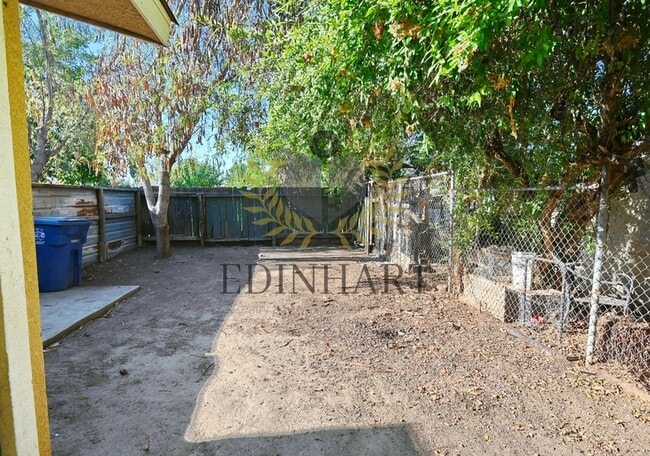 Building Photo - 3643 E Dwight Way