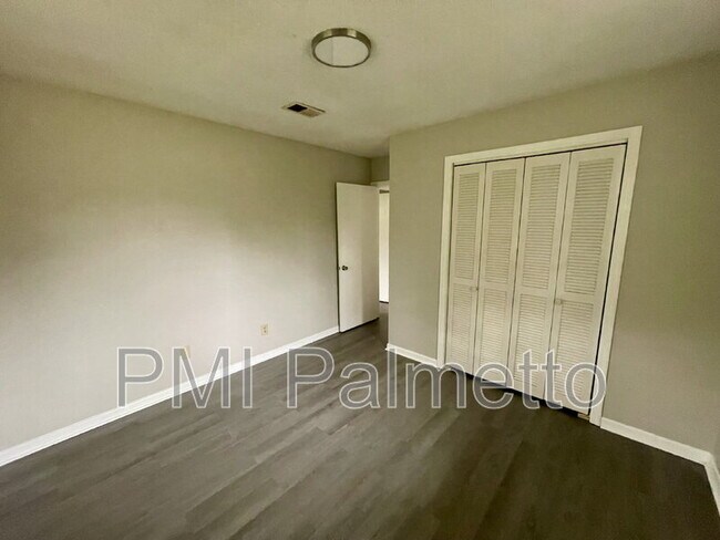 Building Photo - 1900 Tall Pines Cir