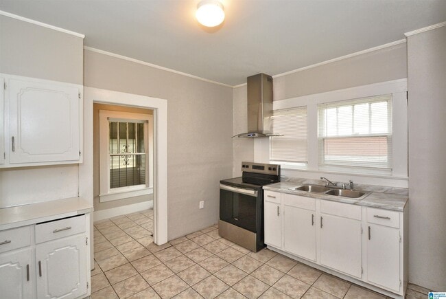 Building Photo - 525 53rd St Ens