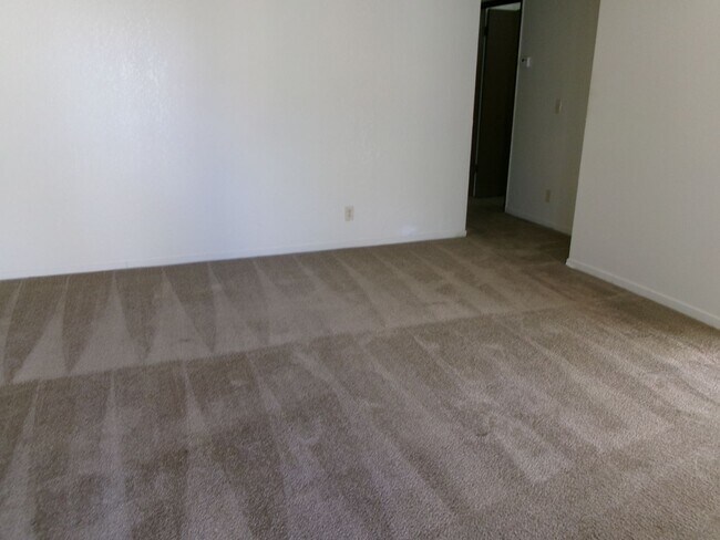 Building Photo - 3140