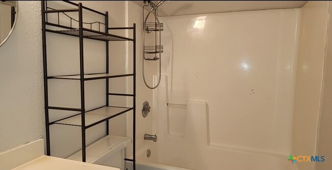Building Photo - 413 Stone Gate Dr
