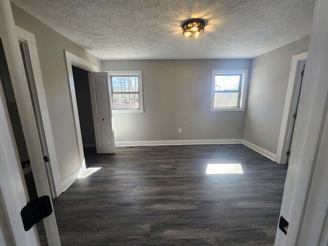 Building Photo - 60 Horseshoe Bend