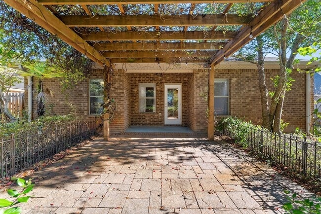 Building Photo - 554 Camellia Ct