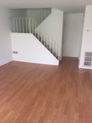 Living room - 895 Old York Rd