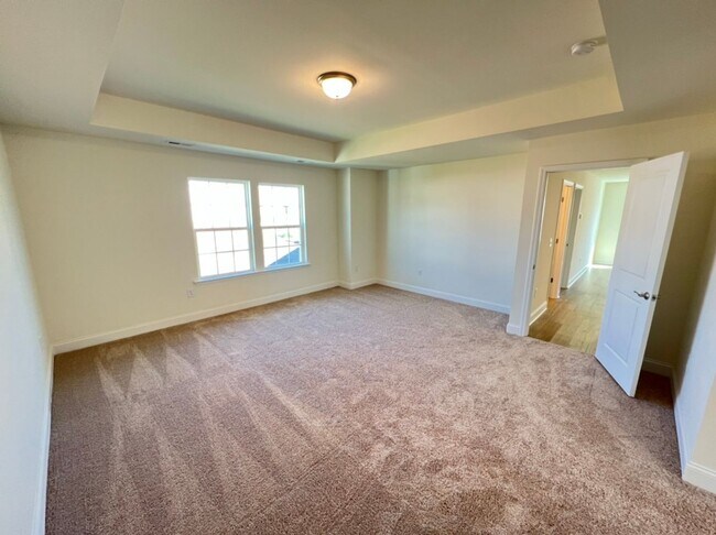 Building Photo - LIKE NEW 4 Bedroom Home w/ Ground Floor Be...
