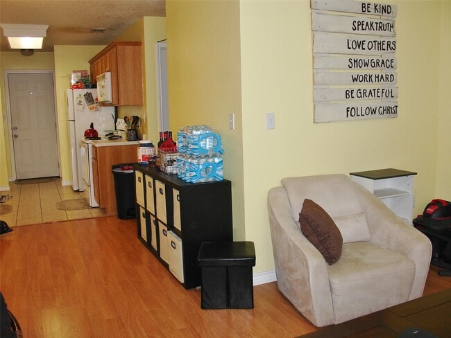 Building Photo - 106 Vista Way