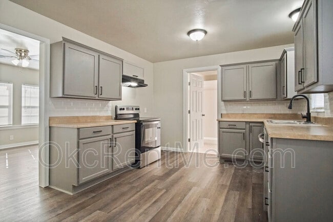 Building Photo - 6703 NW 25th St