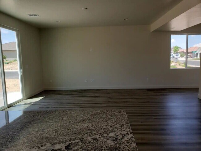 Building Photo - “St. George, Aspen Estates: 5 spacious bed...