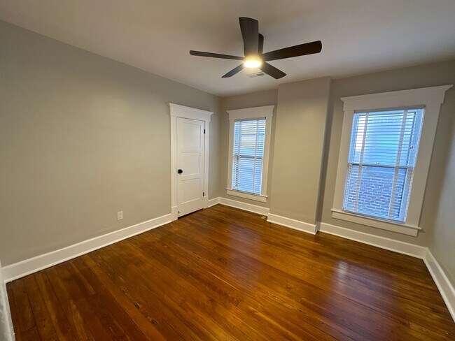 Building Photo - Dennison Ave 866-868 CR