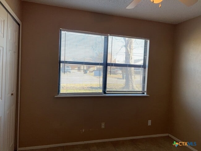 Building Photo - 2405 Shoemaker Dr