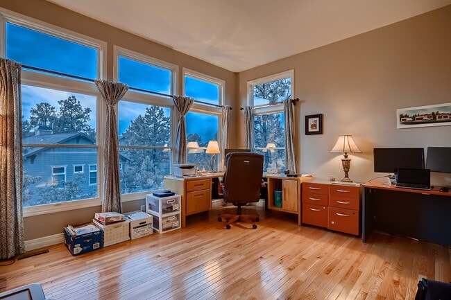 Building Photo - 7046 Forest Ridge Cir