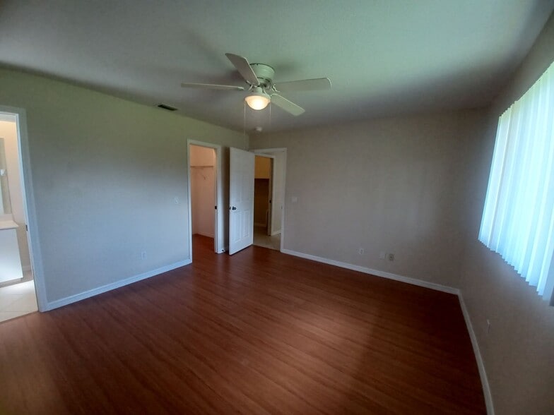 Building Photo - Coming mid August   3/2