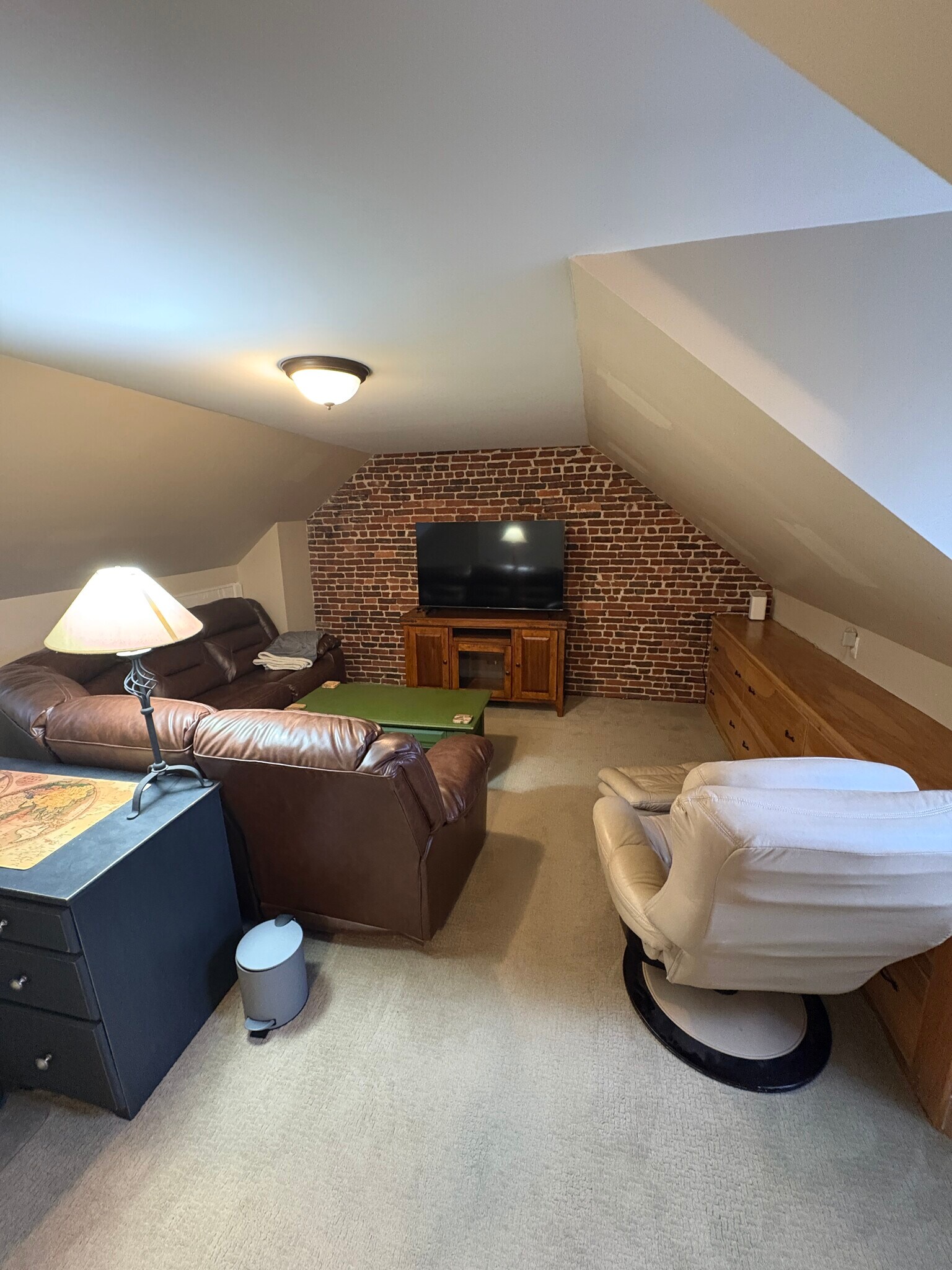 upstairs - 69 Middle St