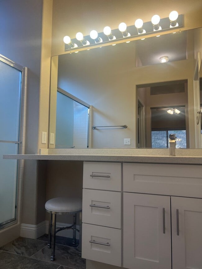 Building Photo - Beautiful Attached Dual Townhouse