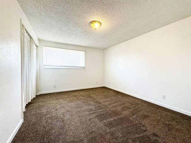 Building Photo - 3835 Marshall Ave