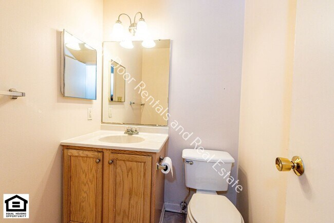 Building Photo - 15110 Tally Ho Dr