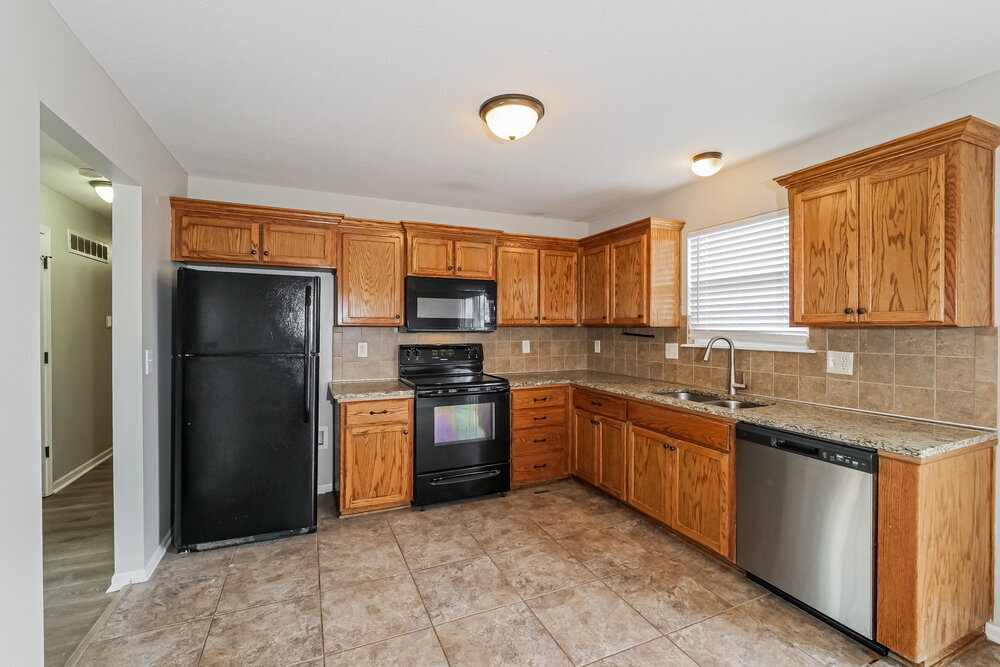 Building Photo - 708 Fall Creek Dr