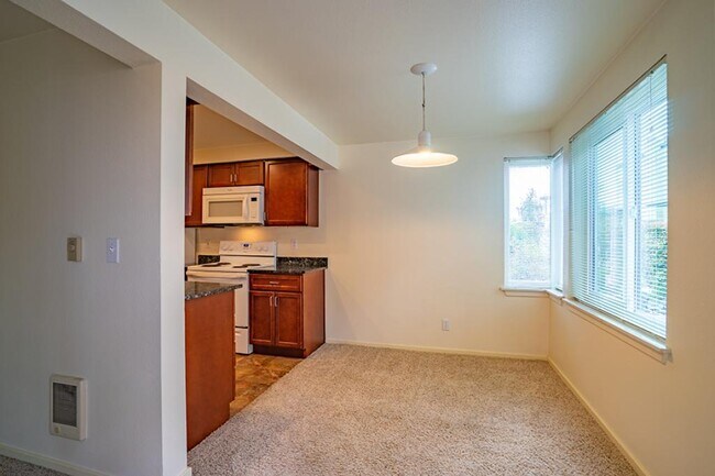 Building Photo - 1317 6th Ave N Apartments - 2 bedrooms