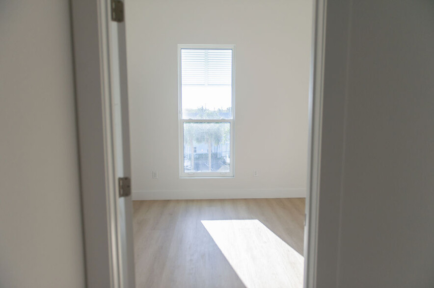 Building Photo - 3820 Pompano Dr SE