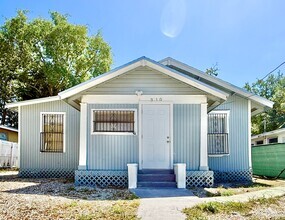 Building Photo - Versatile 5 bedroom 3 Bathroom